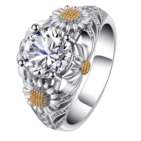 White Sunflower Ring - Picture 3 of 4